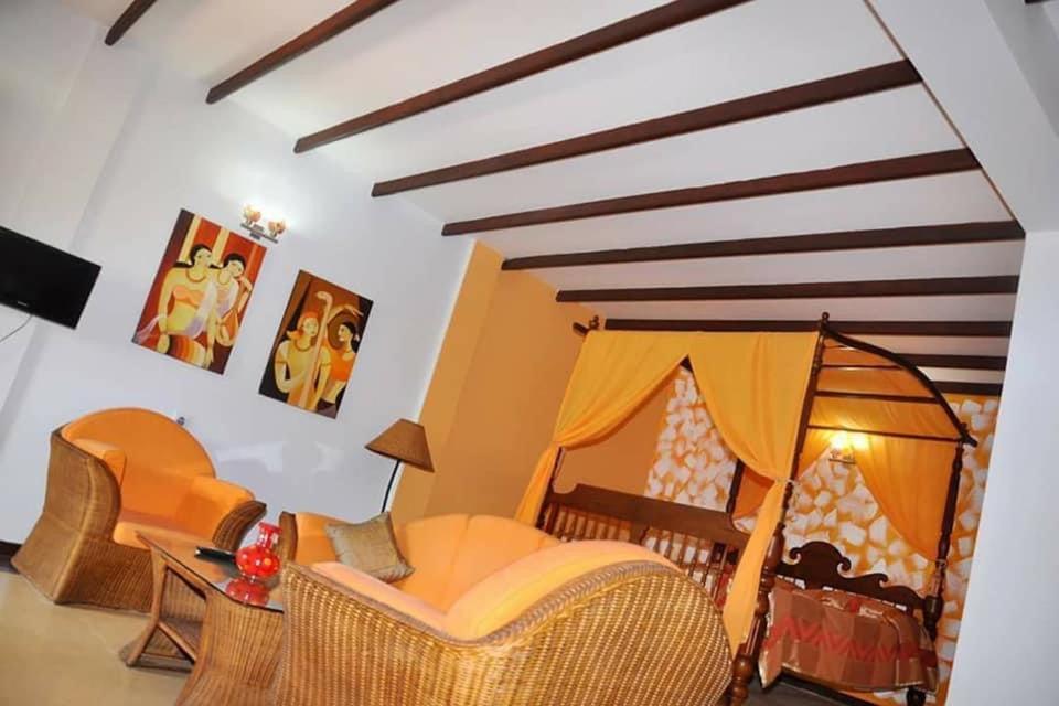 Solomon Beach Hotel Marawila Luaran gambar