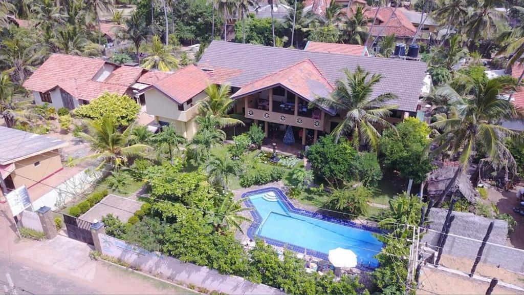 Solomon Beach Hotel Marawila Luaran gambar