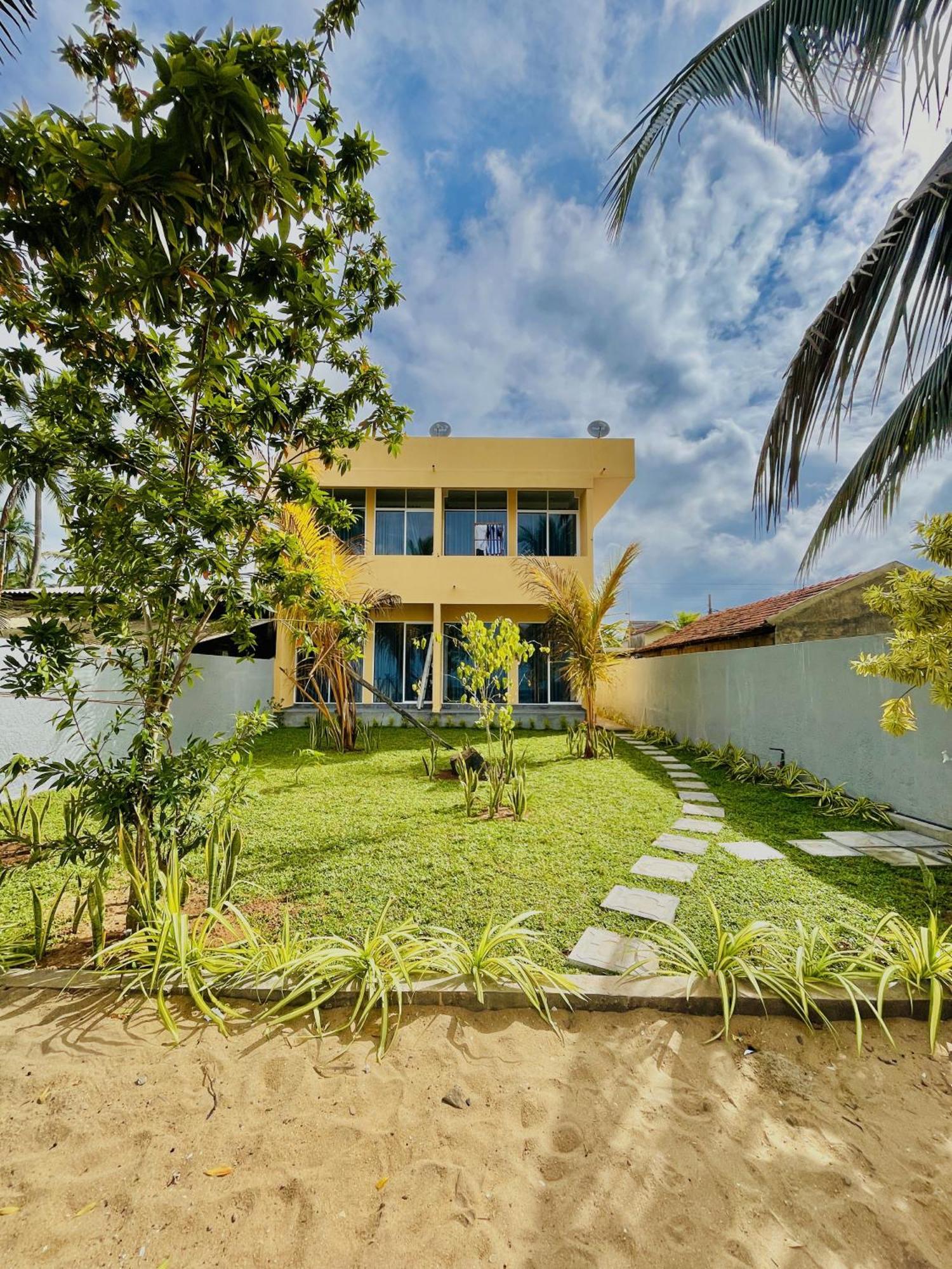 Solomon Beach Hotel Marawila Luaran gambar