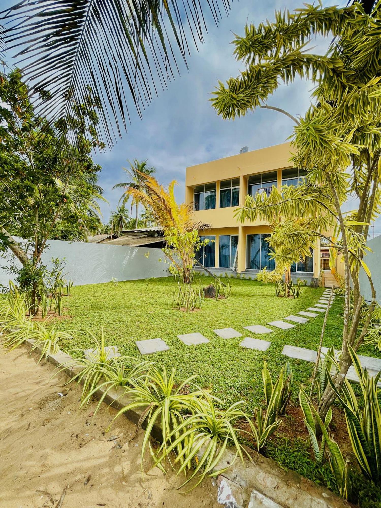 Solomon Beach Hotel Marawila Luaran gambar