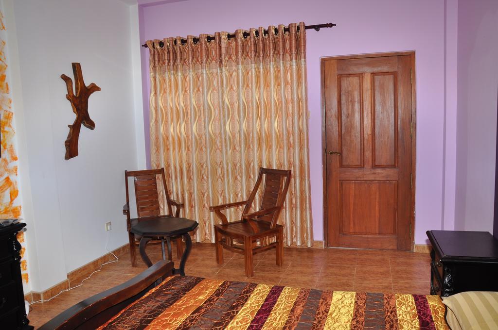 Solomon Beach Hotel Marawila Bilik gambar
