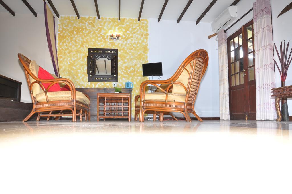 Solomon Beach Hotel Marawila Luaran gambar