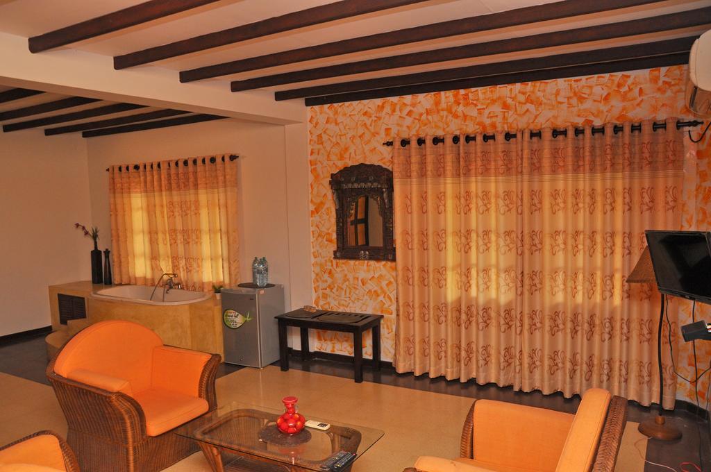 Solomon Beach Hotel Marawila Bilik gambar