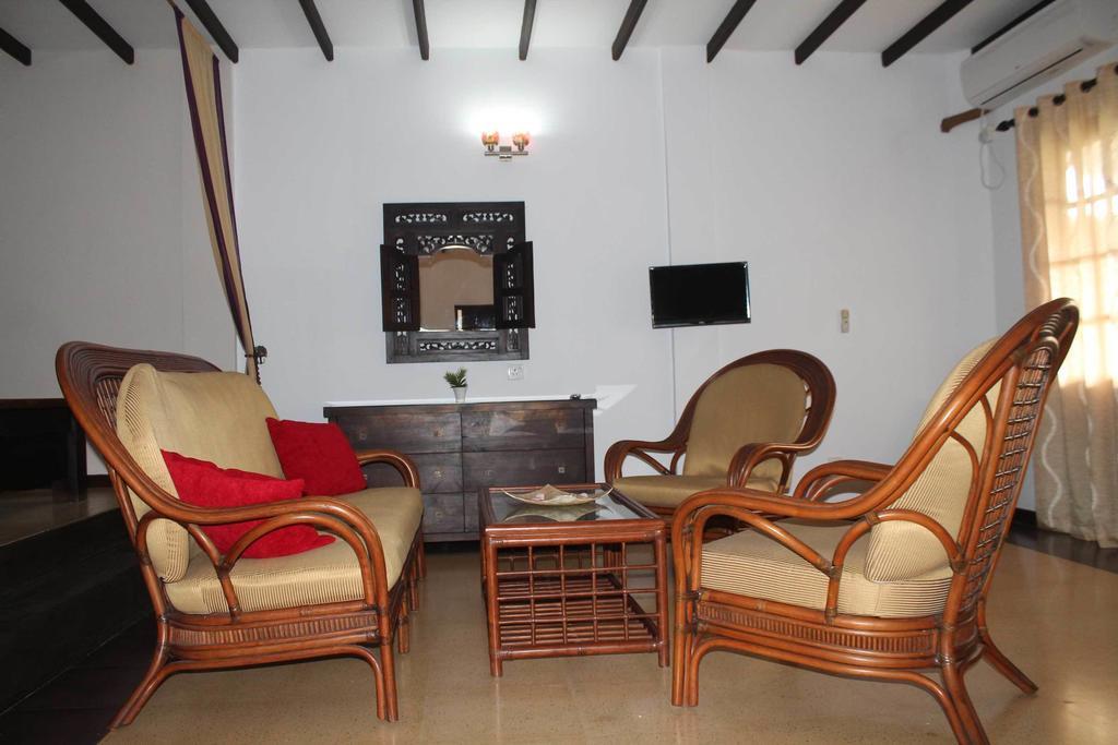 Solomon Beach Hotel Marawila Luaran gambar